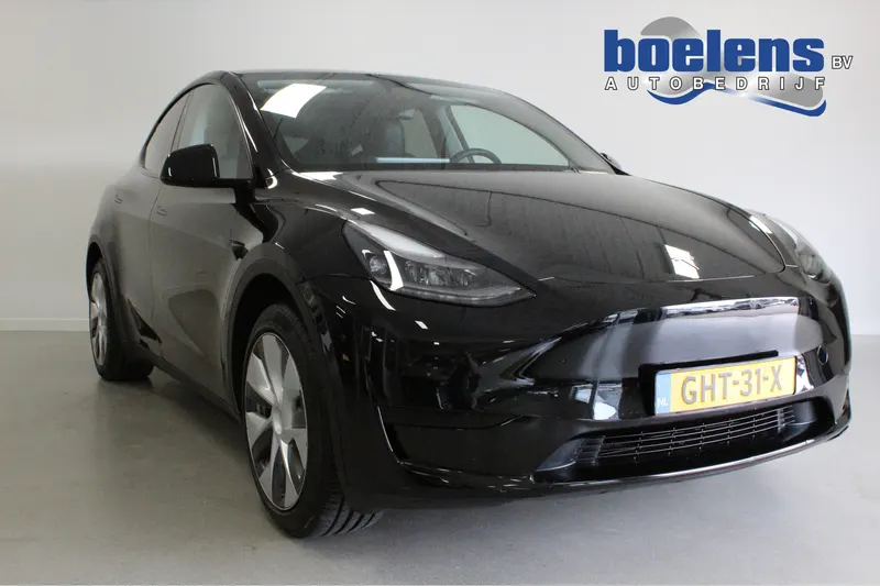 Tesla Model Y (2024)