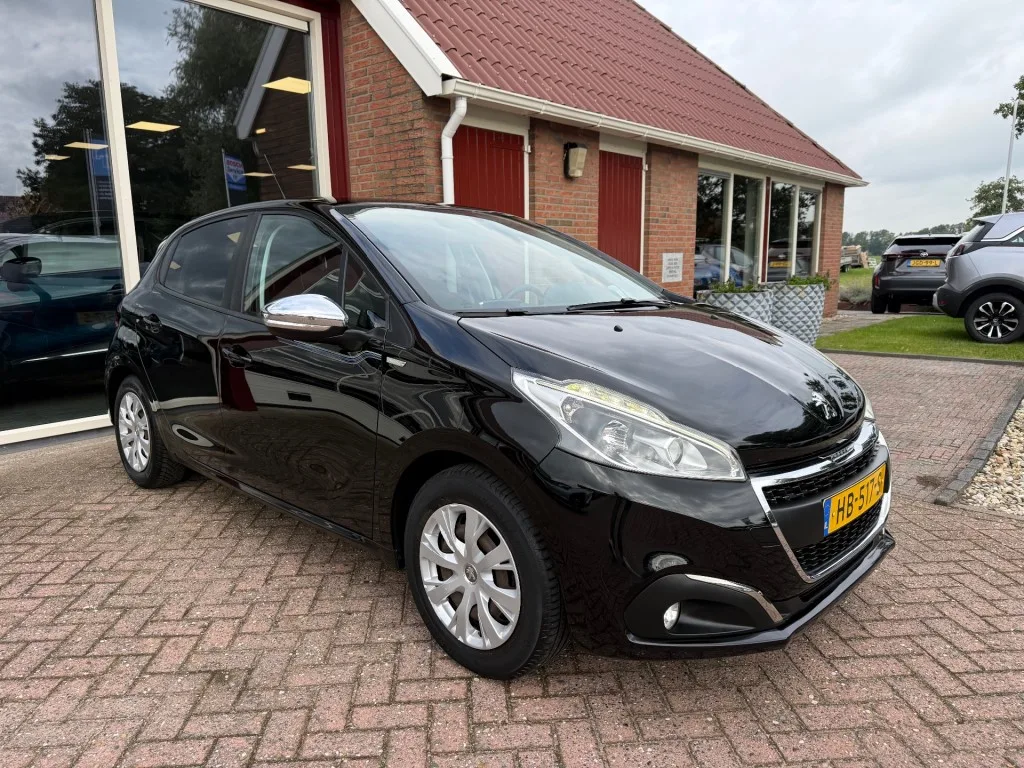 Peugeot 208 (2015) — foto 1