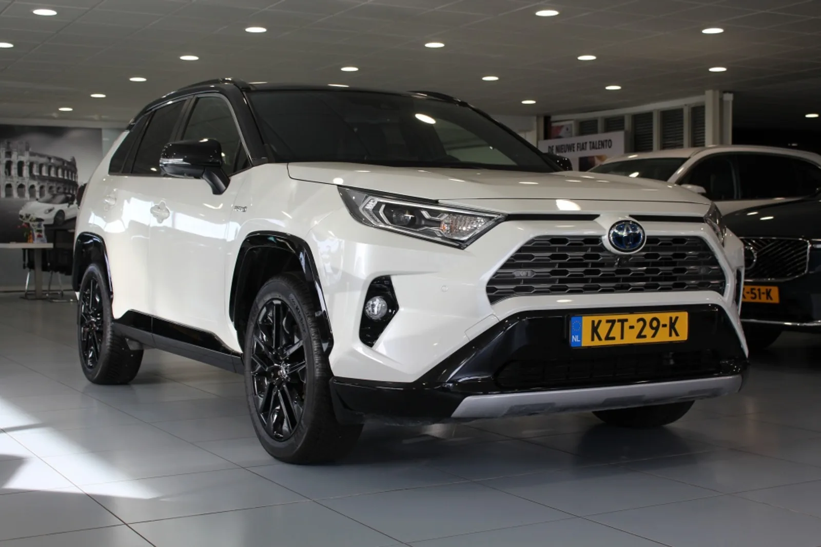 Toyota RAV4 (2022) — foto 1