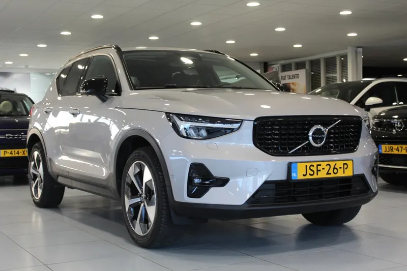 Volvo XC40 (2023)