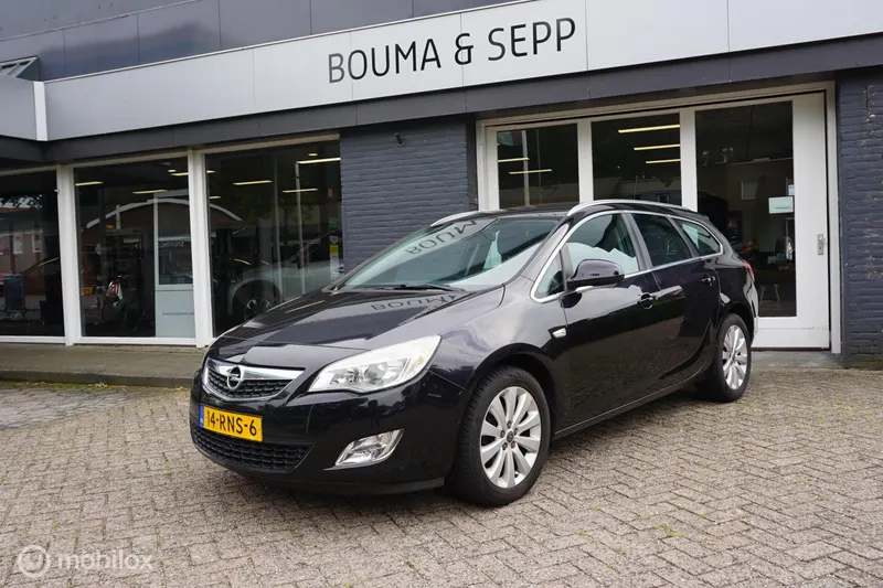 Opel Astra (2011)