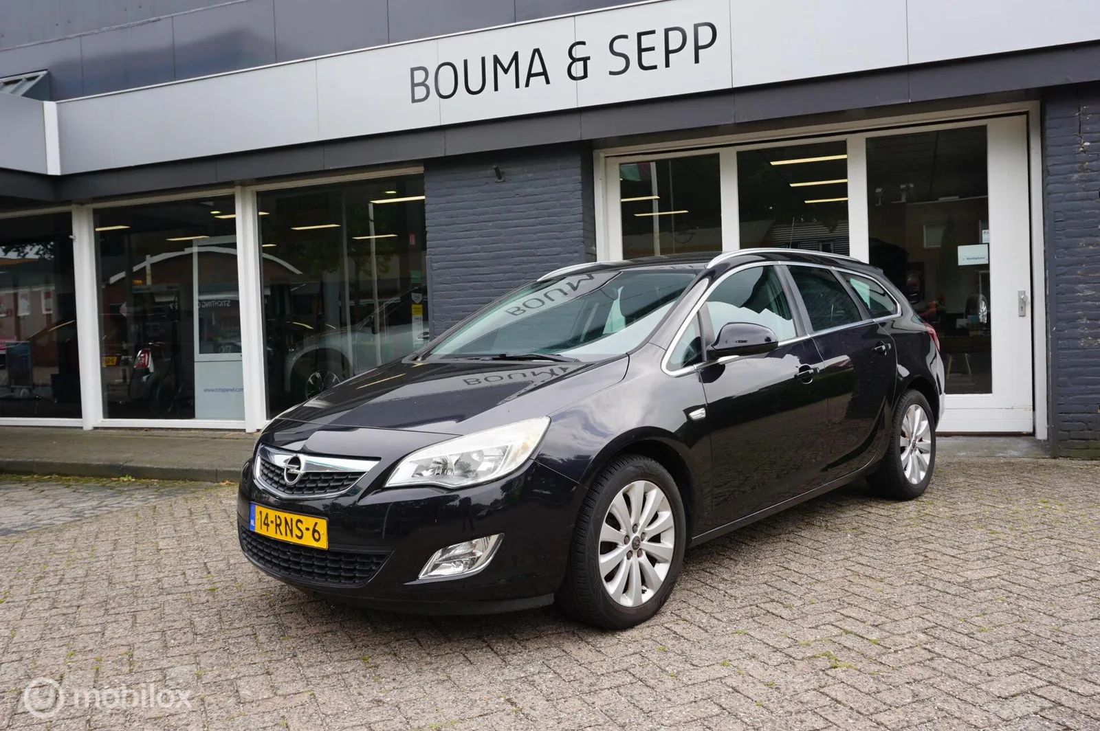 Opel Astra (2011) — foto 1