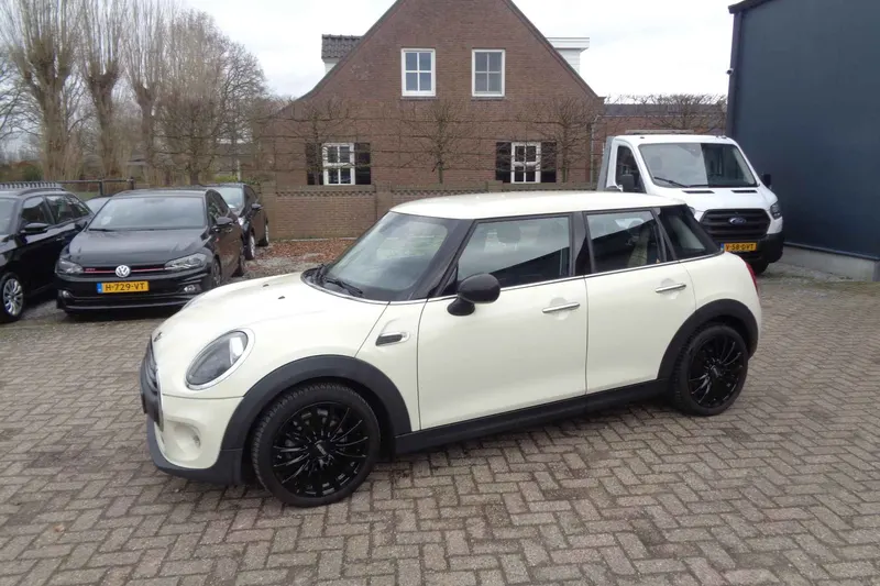 MINI One (2019)