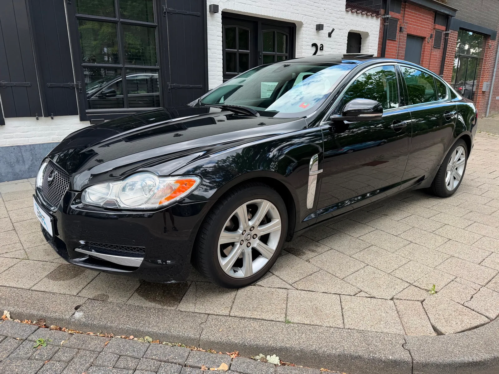 Jaguar XF (2010) — foto 1