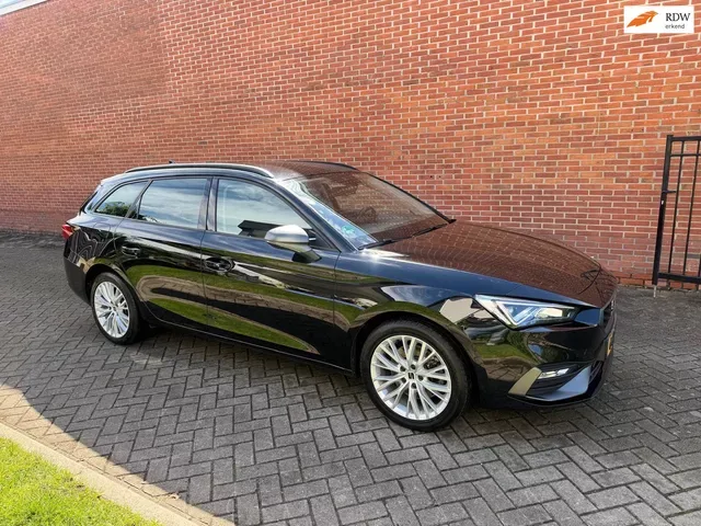 SEAT Leon Sportstourer (2021) — foto 1