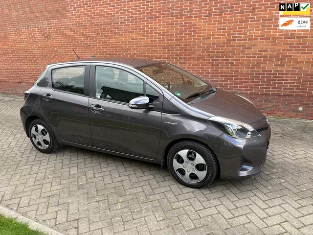 Toyota Yaris (2013) — foto 1