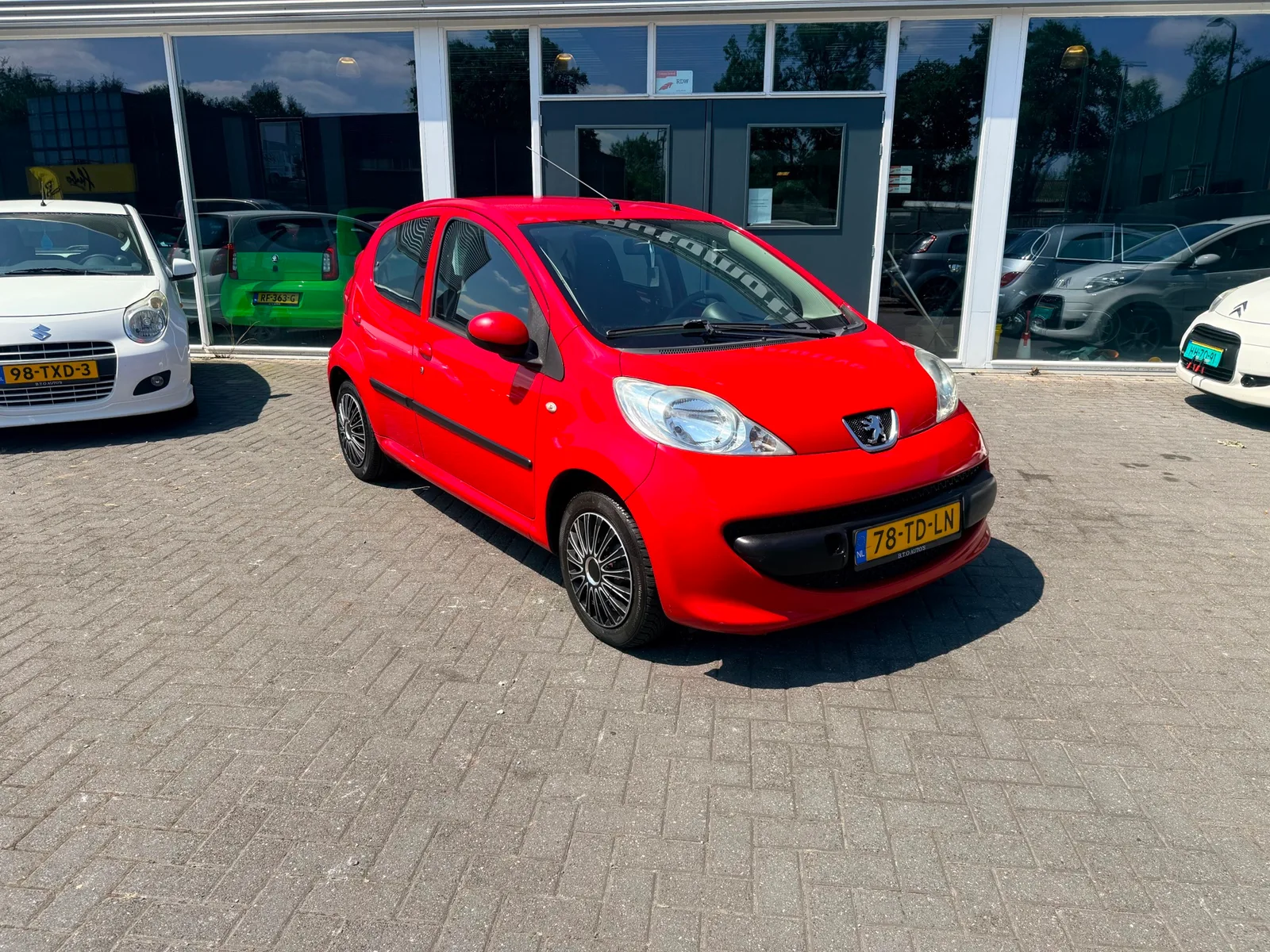 Peugeot 107 (2006) — foto 1