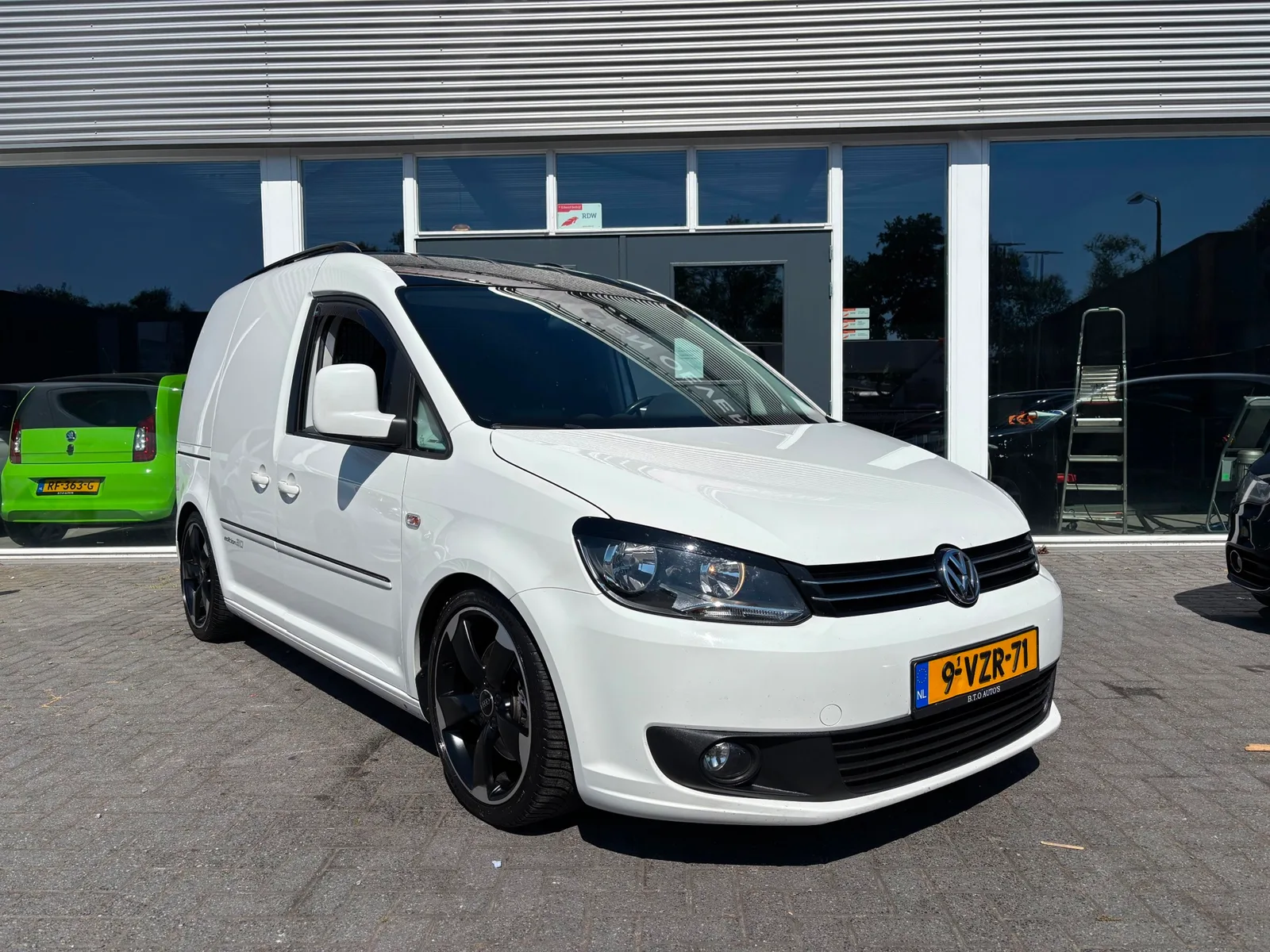Volkswagen Caddy (2012) — foto 1