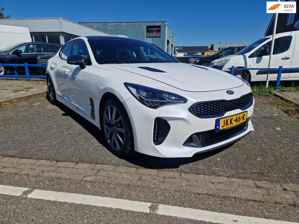 Kia Stinger (2019) — foto 1