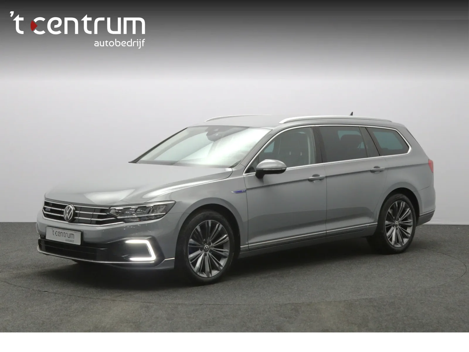 Volkswagen Passat (2022) — foto 1