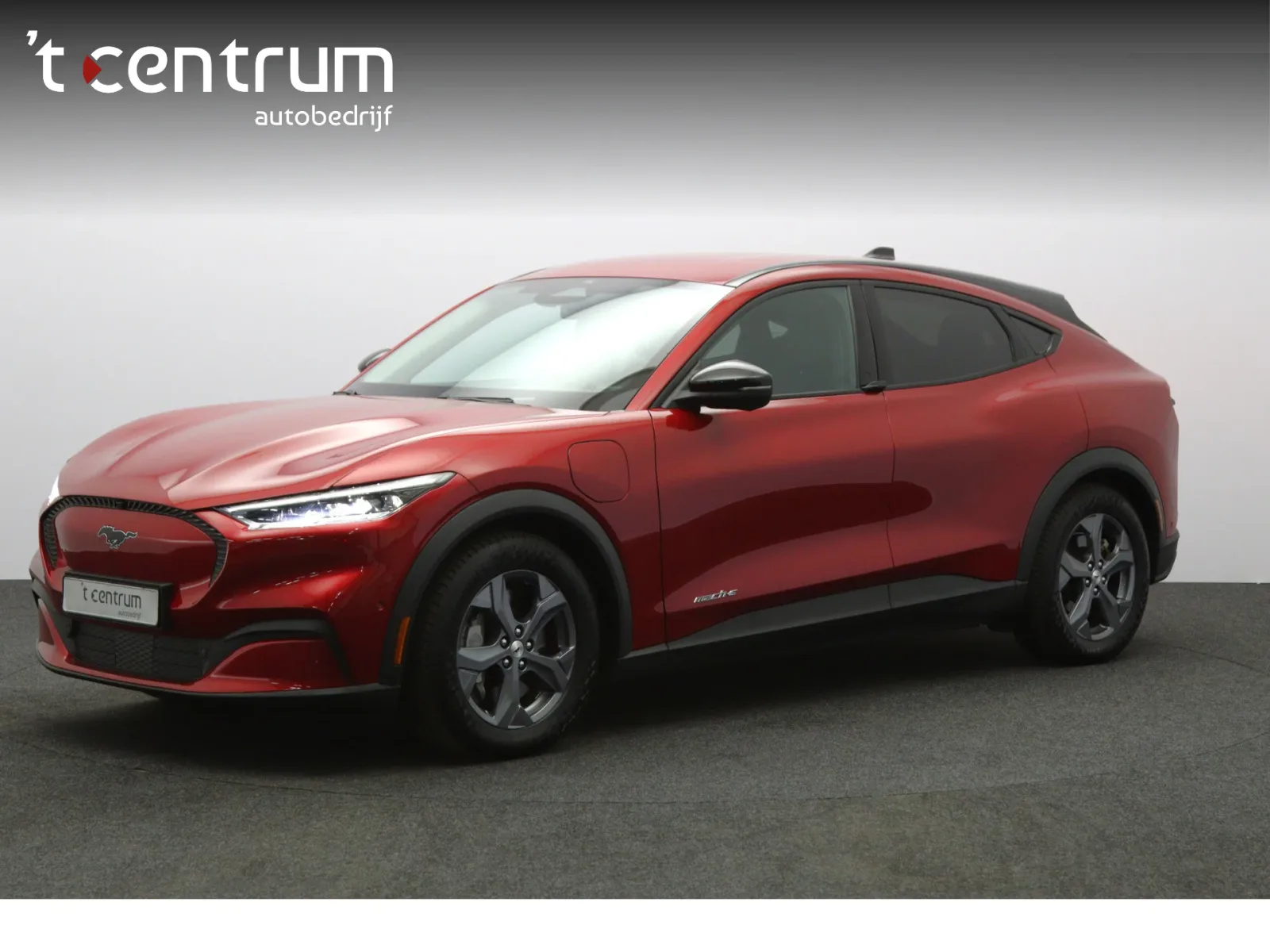 Ford Mustang Mach-E (2023) — foto 1