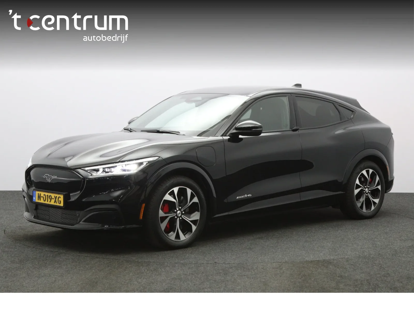 Ford Mustang Mach-E (2021) — foto 1