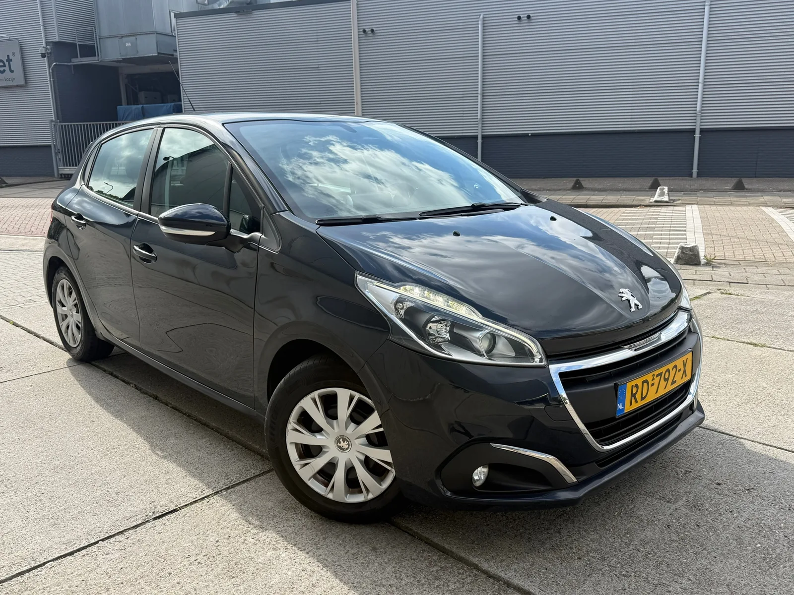 Peugeot 208 (2017) — foto 1