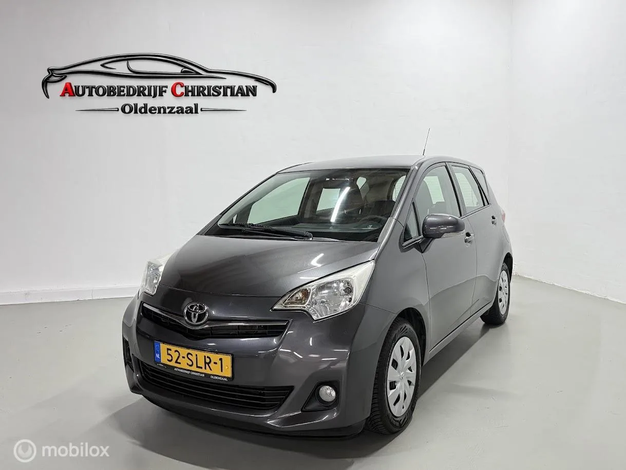 Toyota Verso (2011) — foto 1