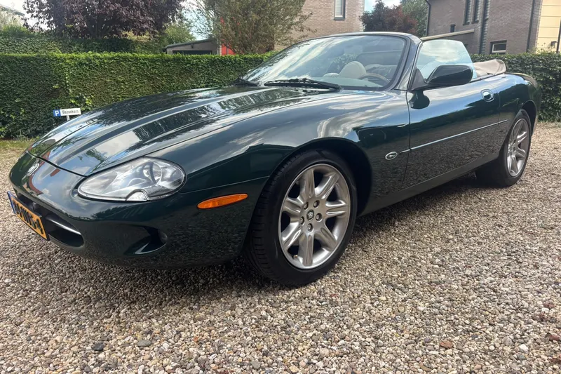 Jaguar XK8 (2000)