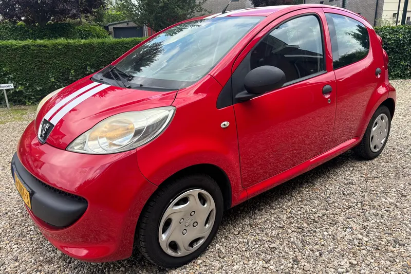 Peugeot 107 (2008)