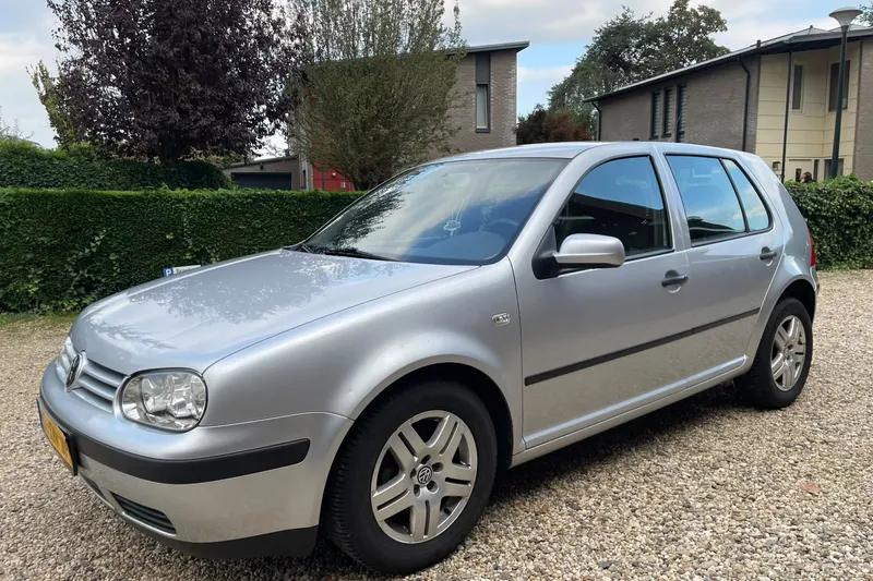 Volkswagen Golf (2002)