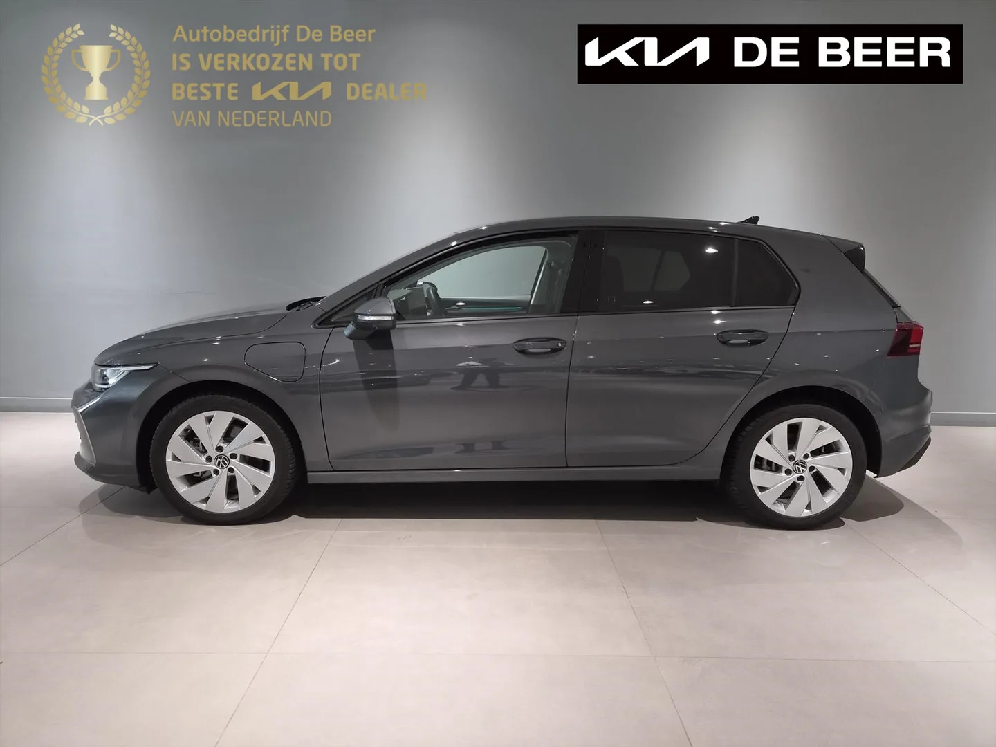 Volkswagen Golf (2025) — foto 1