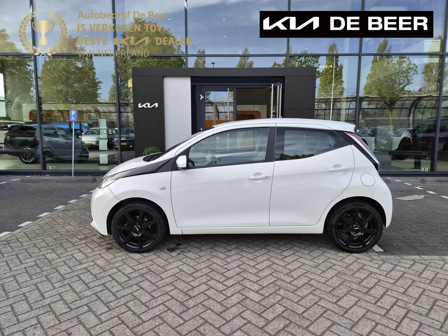 Toyota Aygo (2015) — foto 1