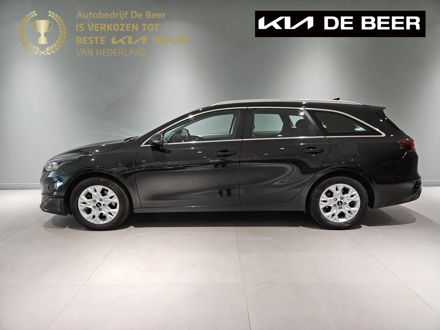 Kia Ceed Sportswagon (2024) — foto 1
