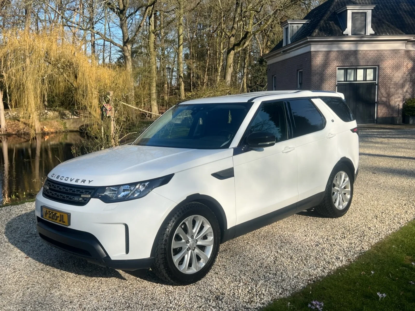 Land Rover Discovery (2017) — foto 1