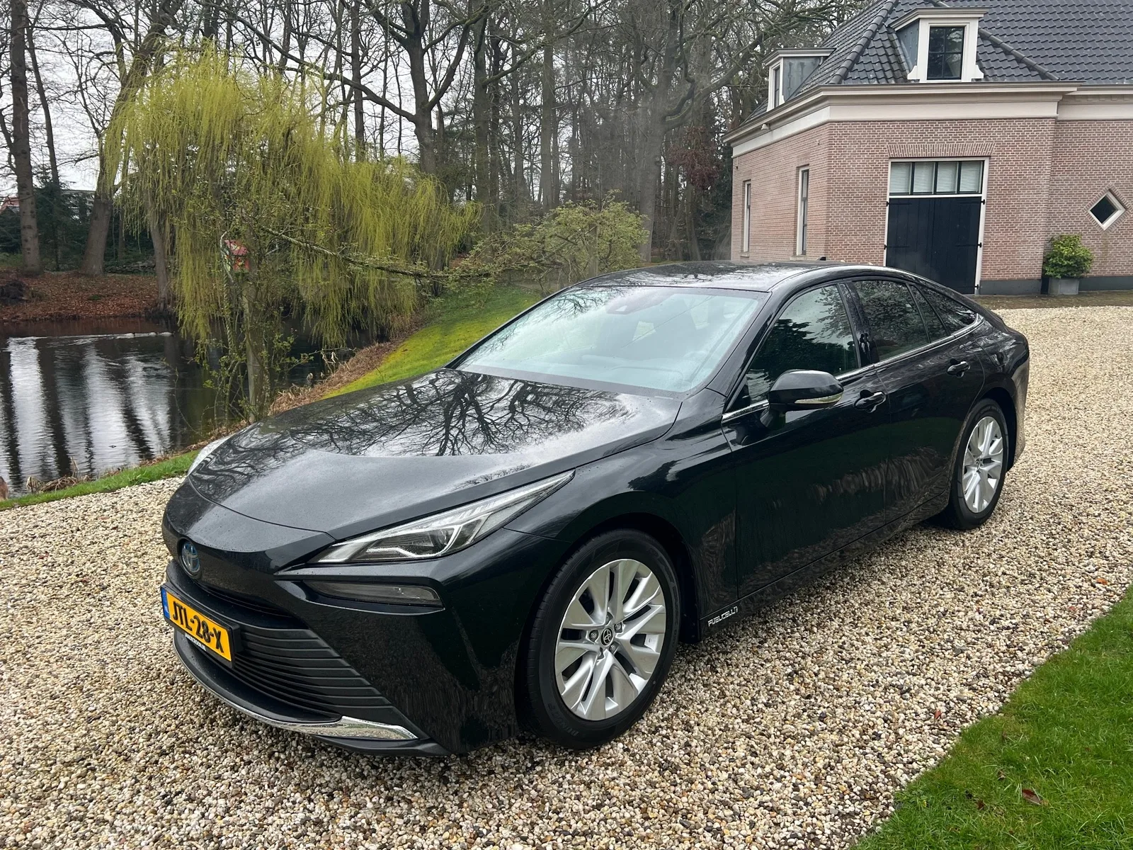 Toyota Mirai (2021) — foto 1