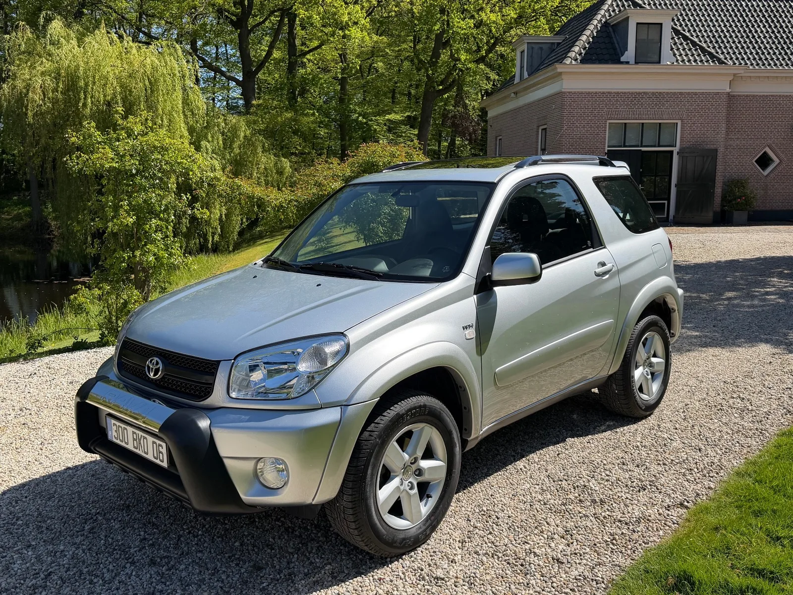 Toyota RAV4 (2002) — foto 1
