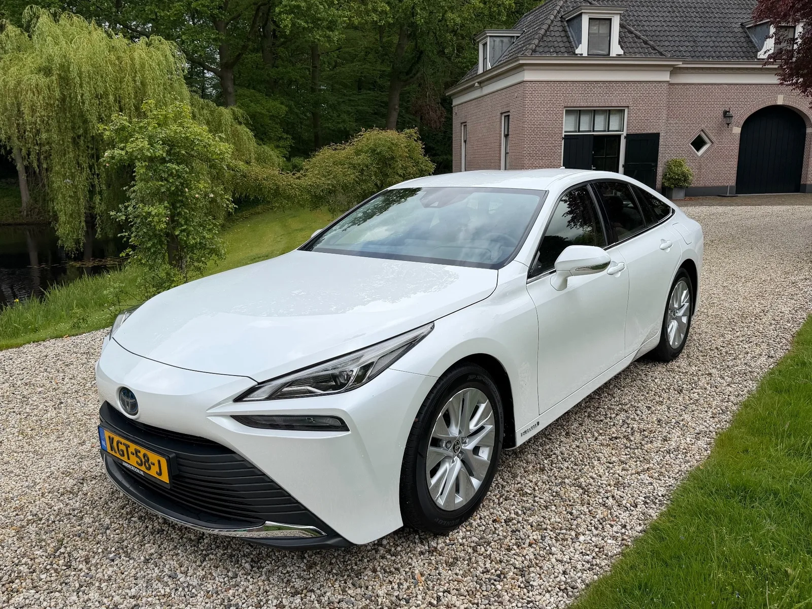 Toyota Mirai (2021) — foto 1