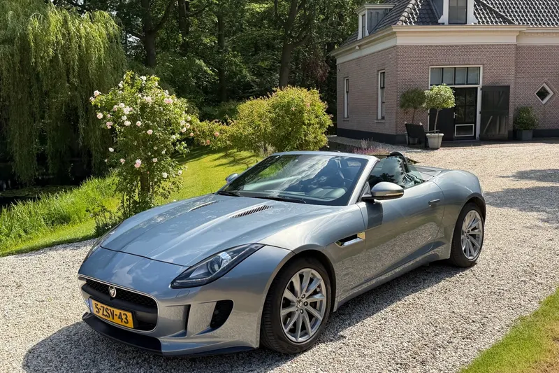 Jaguar F-Type (2013)