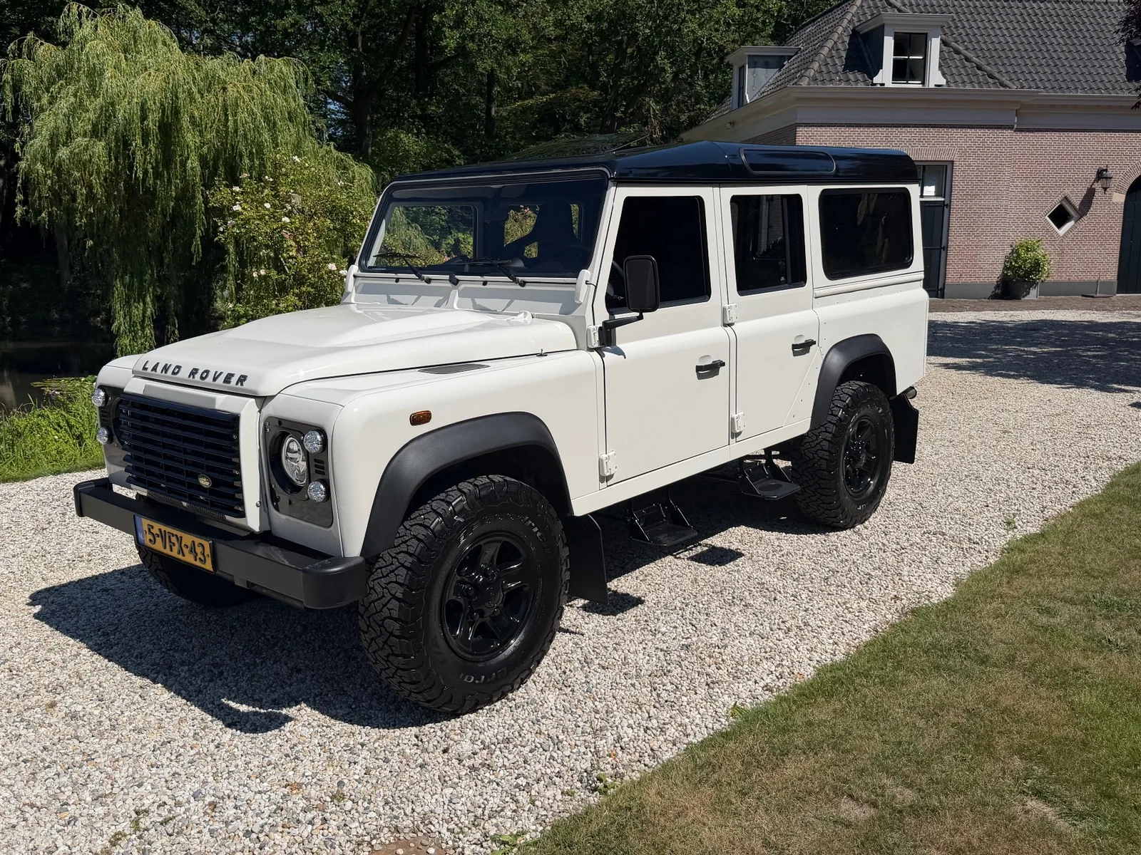 Land Rover Defender (2009) — foto 1