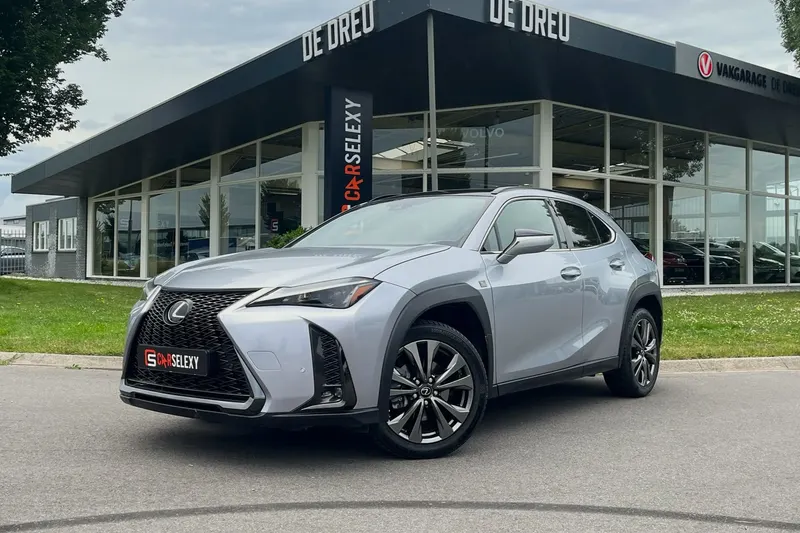 Lexus UX (2024)