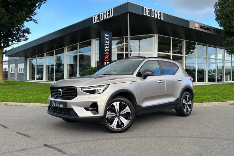 Volvo XC40 (2023)
