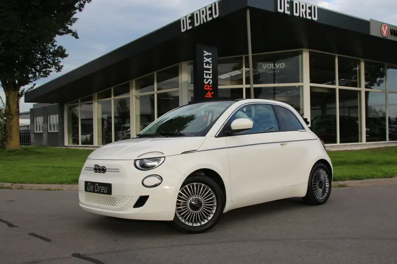 Fiat 500C (2023)