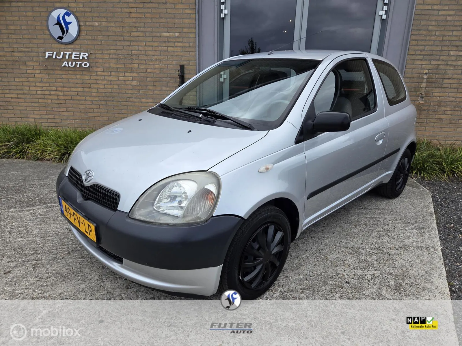 Toyota Yaris (2000) — foto 1