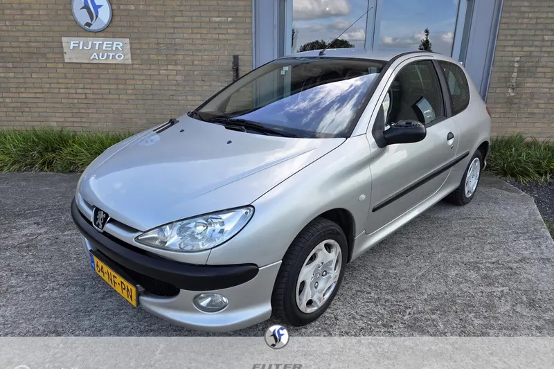 Peugeot 206 (2003)