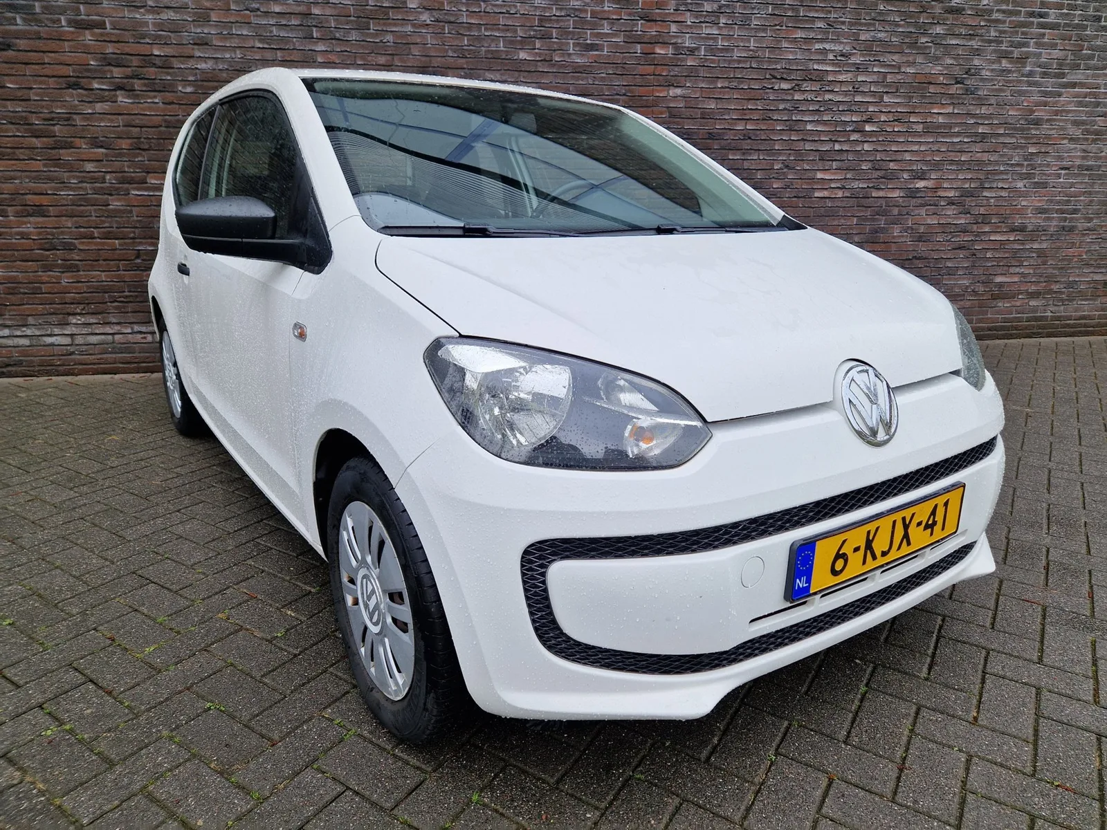 Volkswagen Up! (2013) — foto 1