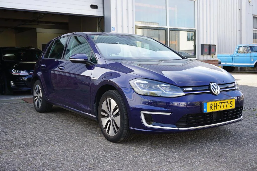 Volkswagen e-Golf (2017) — foto 1