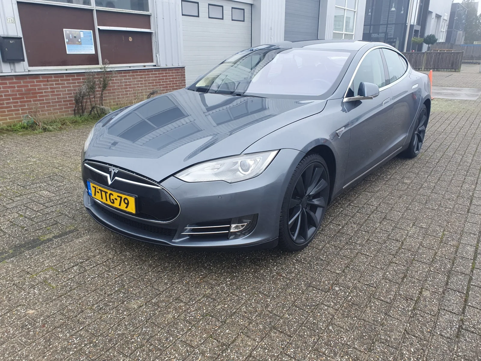 Tesla Model S (2014) — foto 1