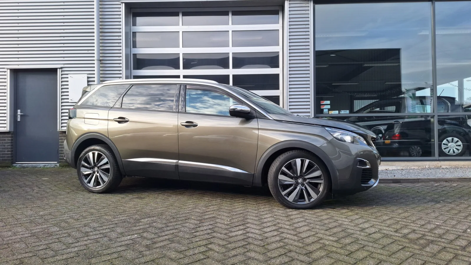 Peugeot 5008 (2017) — foto 1