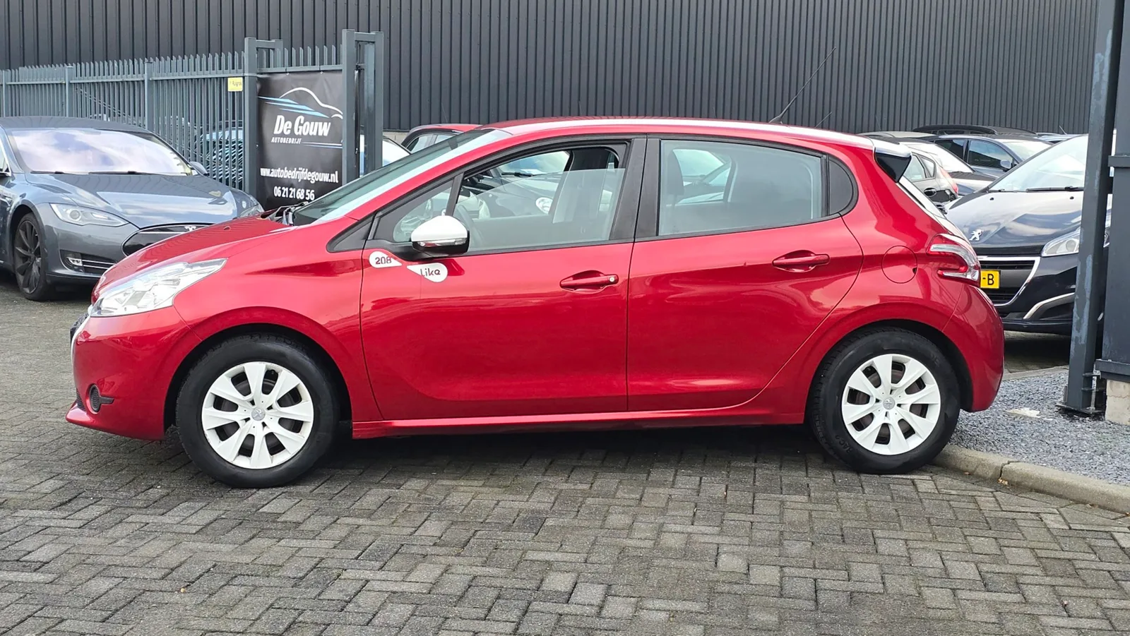 Peugeot 208 (2014) — foto 1