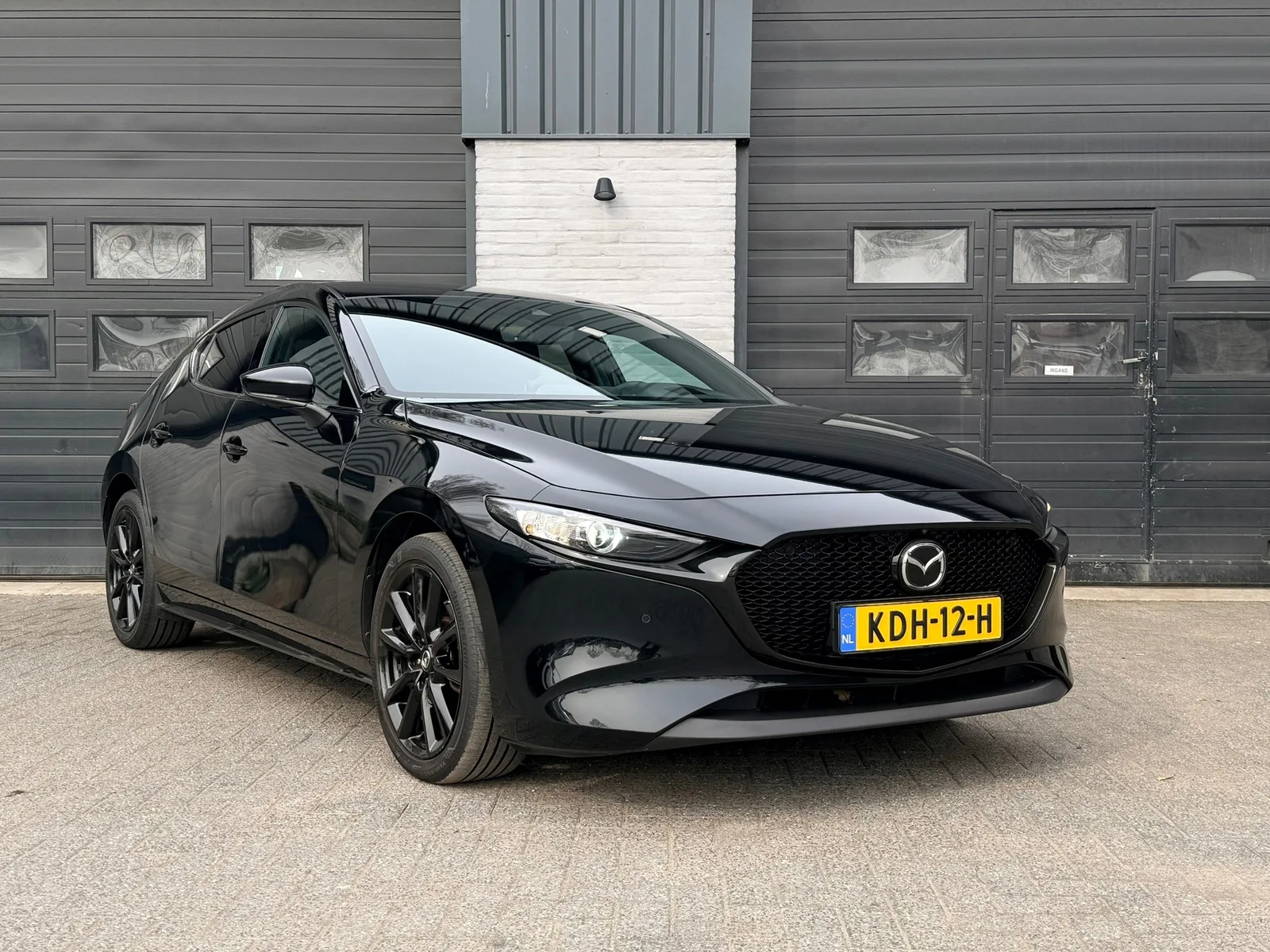 Mazda 3 (2023) — foto 1