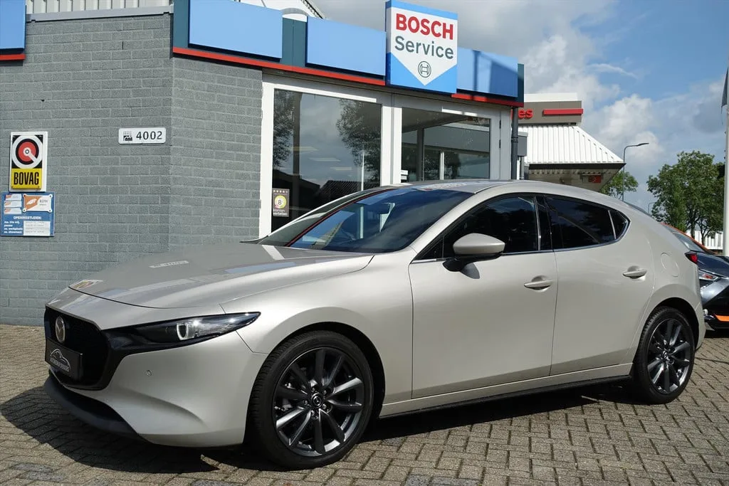 Mazda 3 (2023) — foto 1
