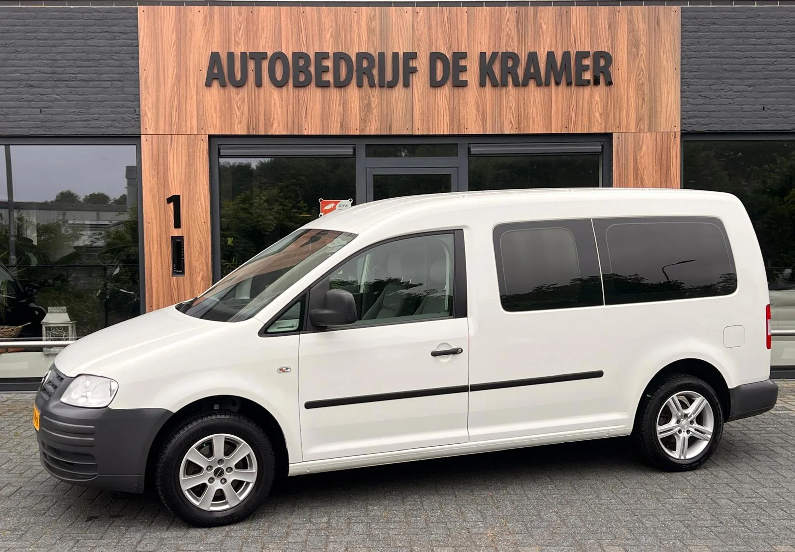 Volkswagen Caddy (2009) — foto 1