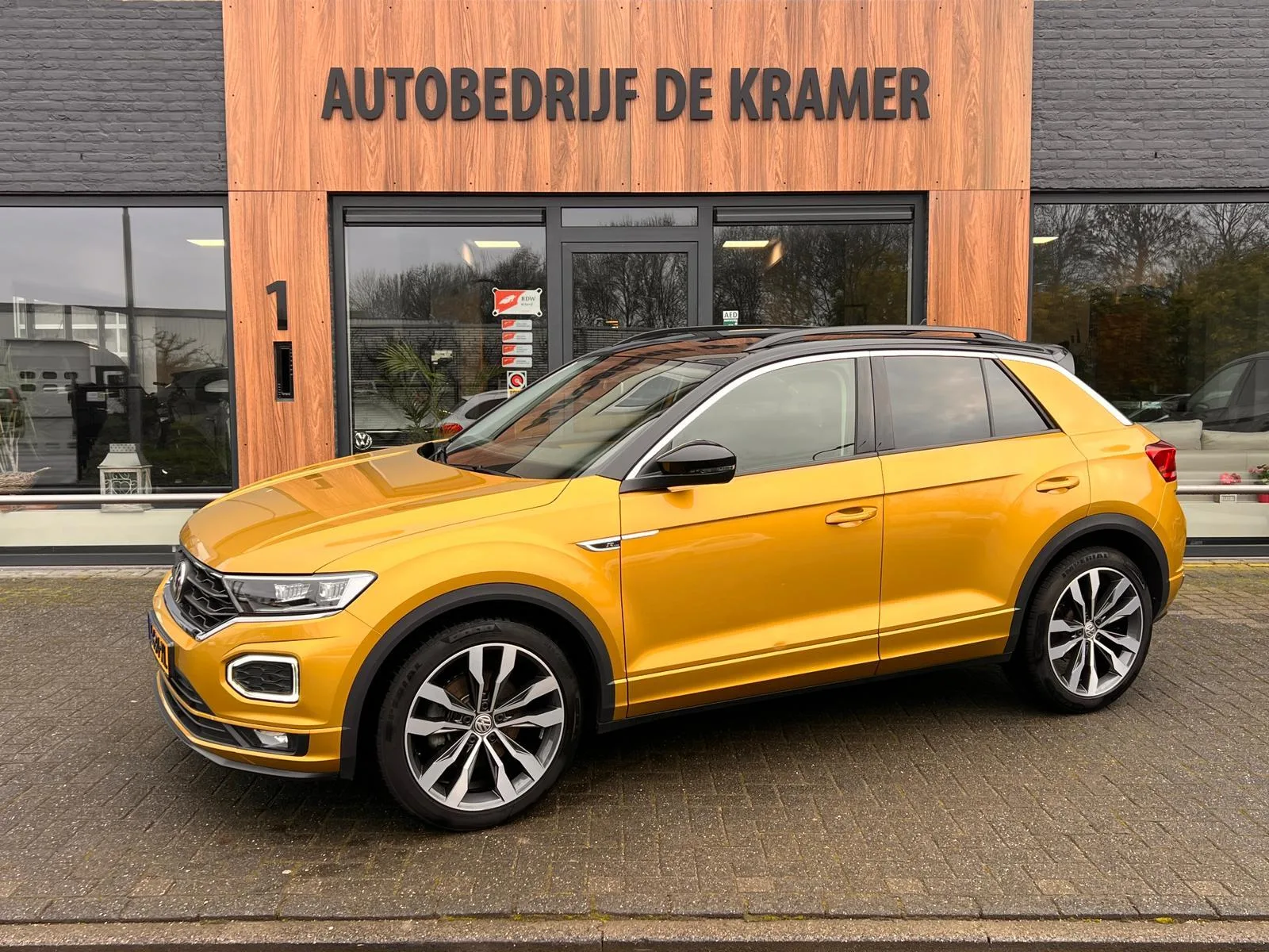 Volkswagen T-Roc (2019) — foto 1