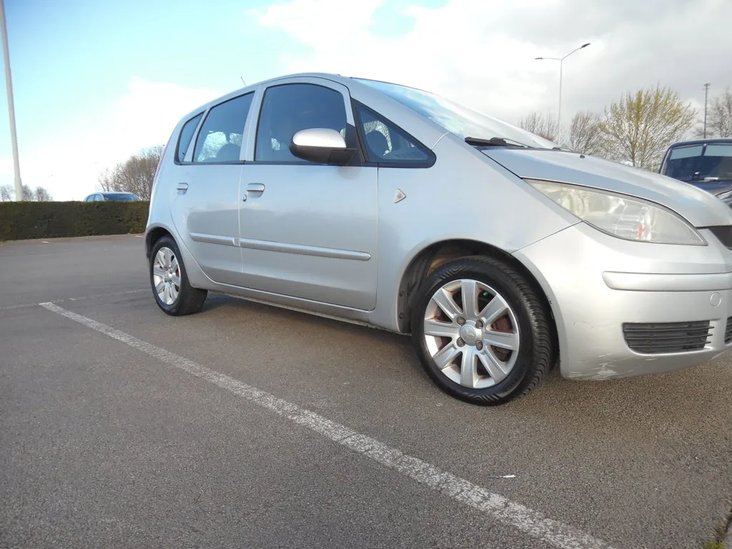 Mitsubishi Colt (2008) — foto 1