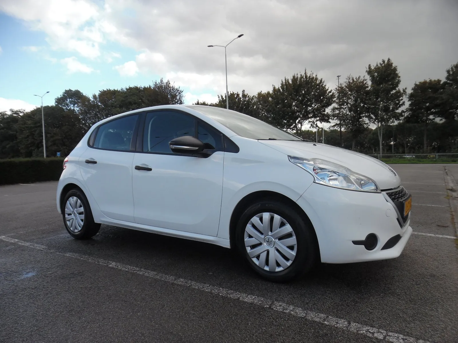 Peugeot 208 (2014) — foto 1