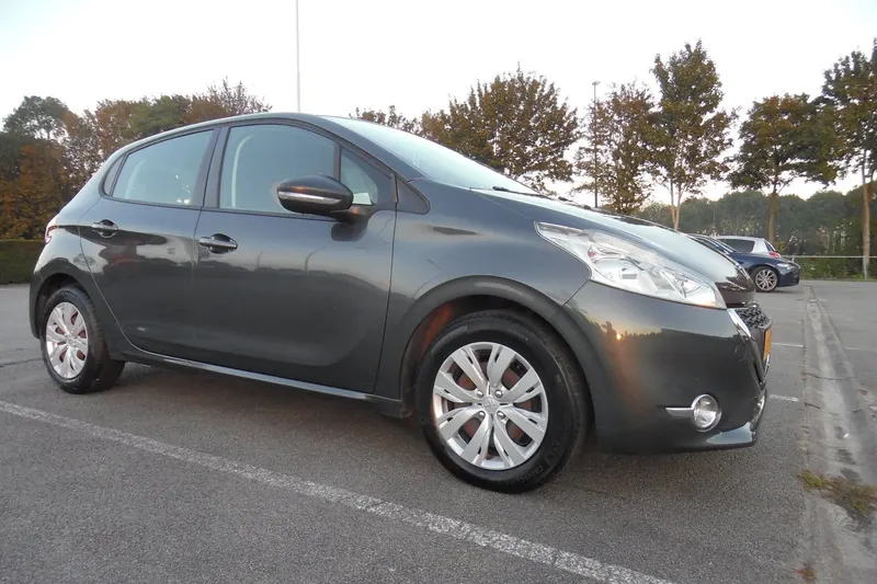 Peugeot 208 (2014)