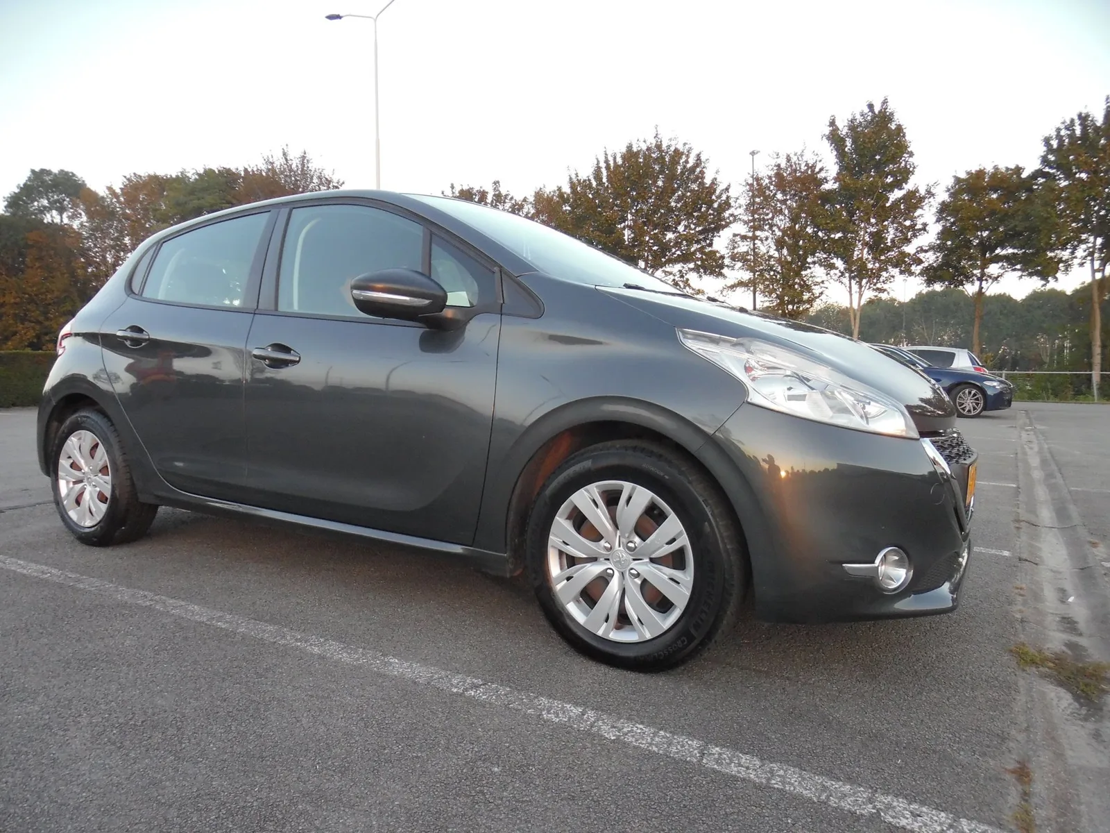 Peugeot 208 (2014) — foto 1