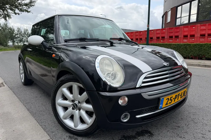 MINI Cooper (2004)
