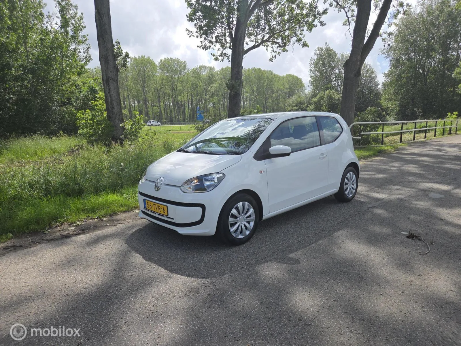 Volkswagen Up! (2012) — foto 1